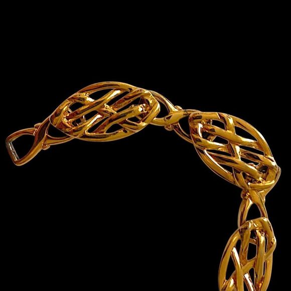 Napier VINTAGE Gold Tone Bracelet Chain Link Open Work Filigree Ornate Rococo - Picture 5 of 16
